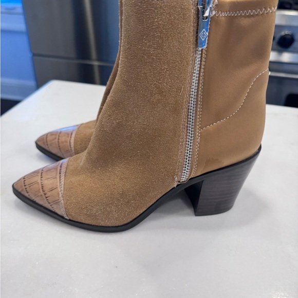 NEW! Donald Pliner Women's Waldon Leather Bootie Caramel Size 6 - Picture 12 of 12